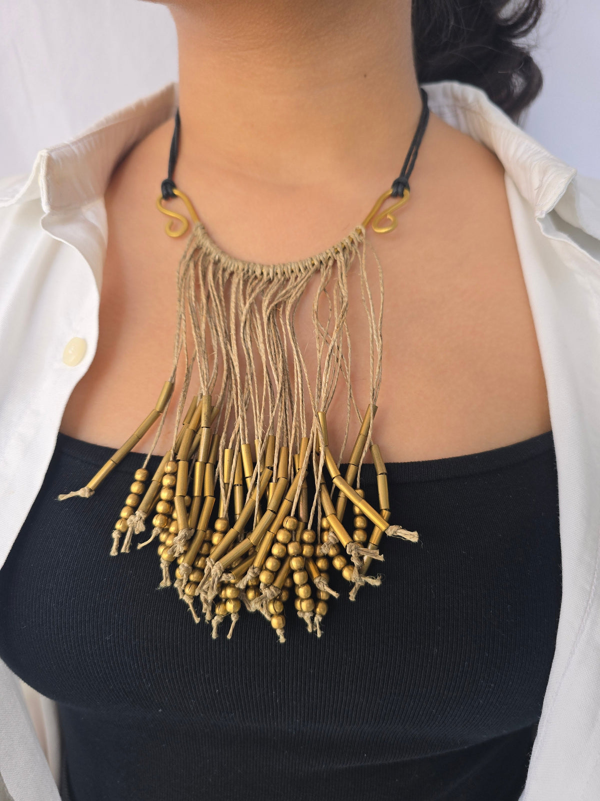 Bar necklace with jute thread
