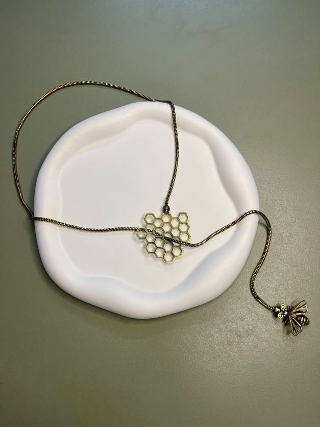 Bee Harmony Lariat Necklace